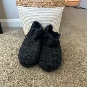 Muk Luks Slippers Women’s Size‎ 9-10 Cozy Winter Casual Warm